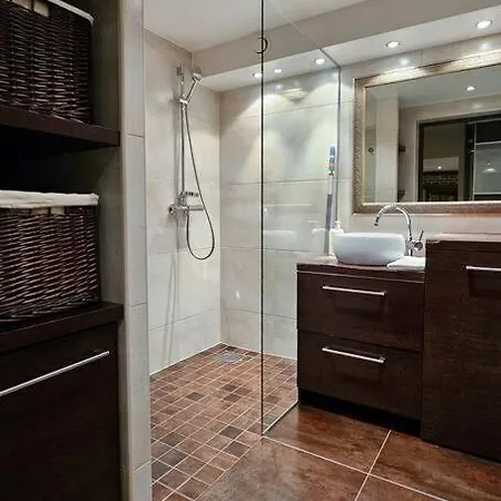 Dictumfactum Modern Viru Gates * 塔林