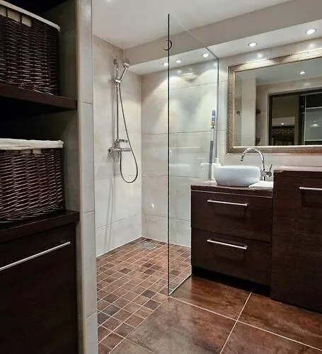 Dictumfactum Modern Viru Gates * تالين